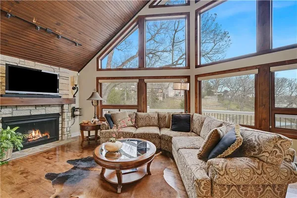 $1,175,000 | 57-58 M Street, Lee's Summit, MO 64086