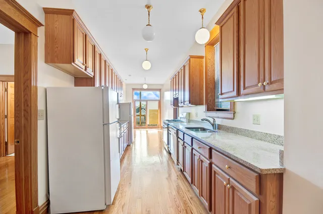 $4,495 | 1238 North Noble Street, Unit 3, Chicago, IL 60642