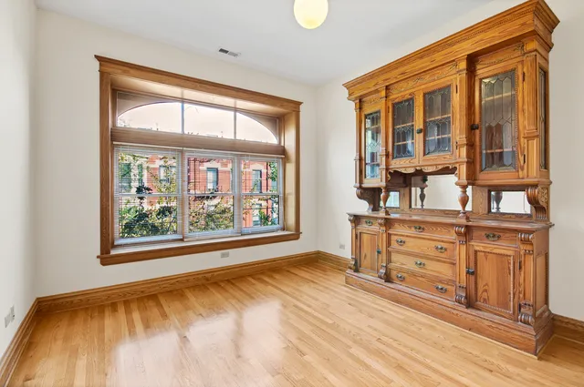 $4,495 | 1238 North Noble Street, Unit 3, Chicago, IL 60642