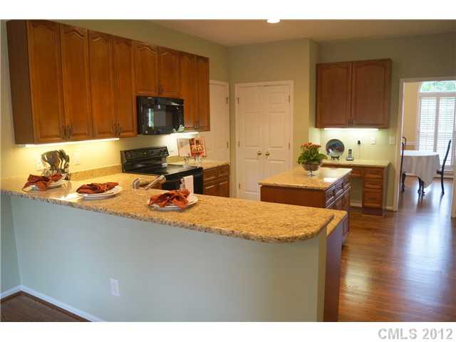 215 Rosedale Lane Matthews, NC 28105 - Photo 5 of 16 Gallery Image 5