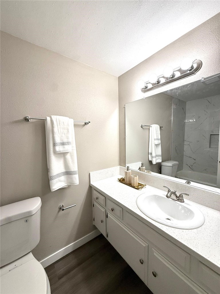 44251 Raysack Avenue Lancaster, CA 93535 - Photo 20 of 24 Bathroom