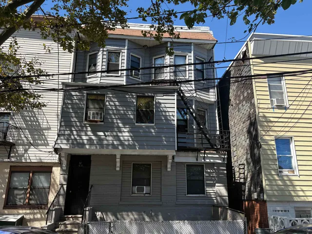 $1,700 | 33 Emerson Avenue, Unit 6, Jersey City, NJ 07306