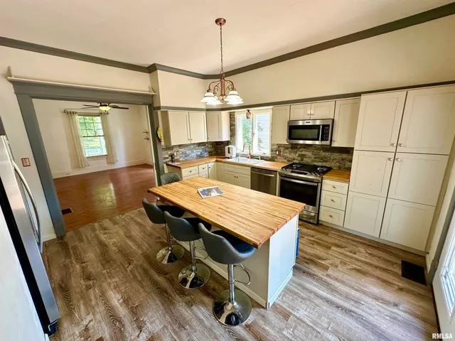 $174,900 | 231 North Webster Avenue, Jacksonville, IL 62650