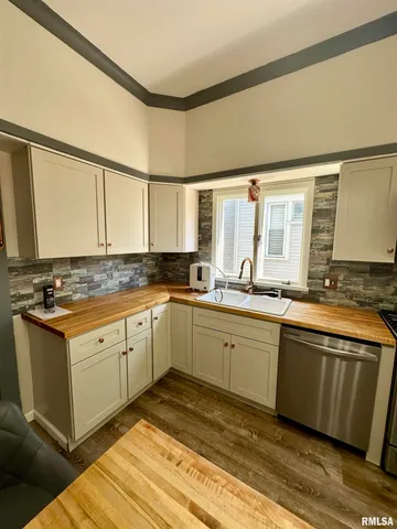 $174,900 | 231 North Webster Avenue, Jacksonville, IL 62650