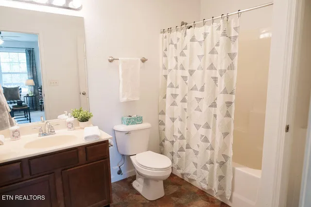 $249,999 | 9316 Number Four Drive, Mascot, TN 37806