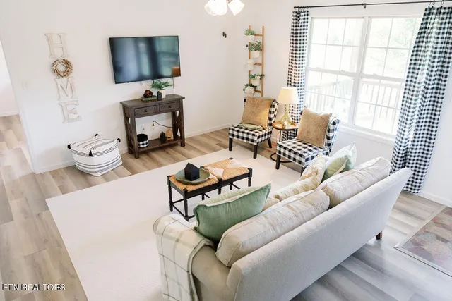 $249,999 | 9316 Number Four Drive, Mascot, TN 37806