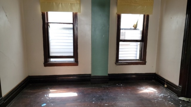 5751 South Carpenter Street Chicago, IL 60621 - Photo 4 of 10 a view of an empty room and window