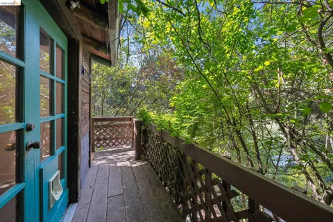 $899,000 | 6400 Pinehaven Road, Oakland, CA 94611