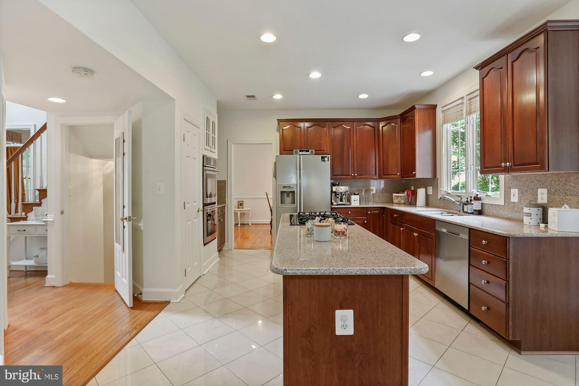 8310 Wolftrap Road Vienna, VA 22182 - Photo 12 of 32