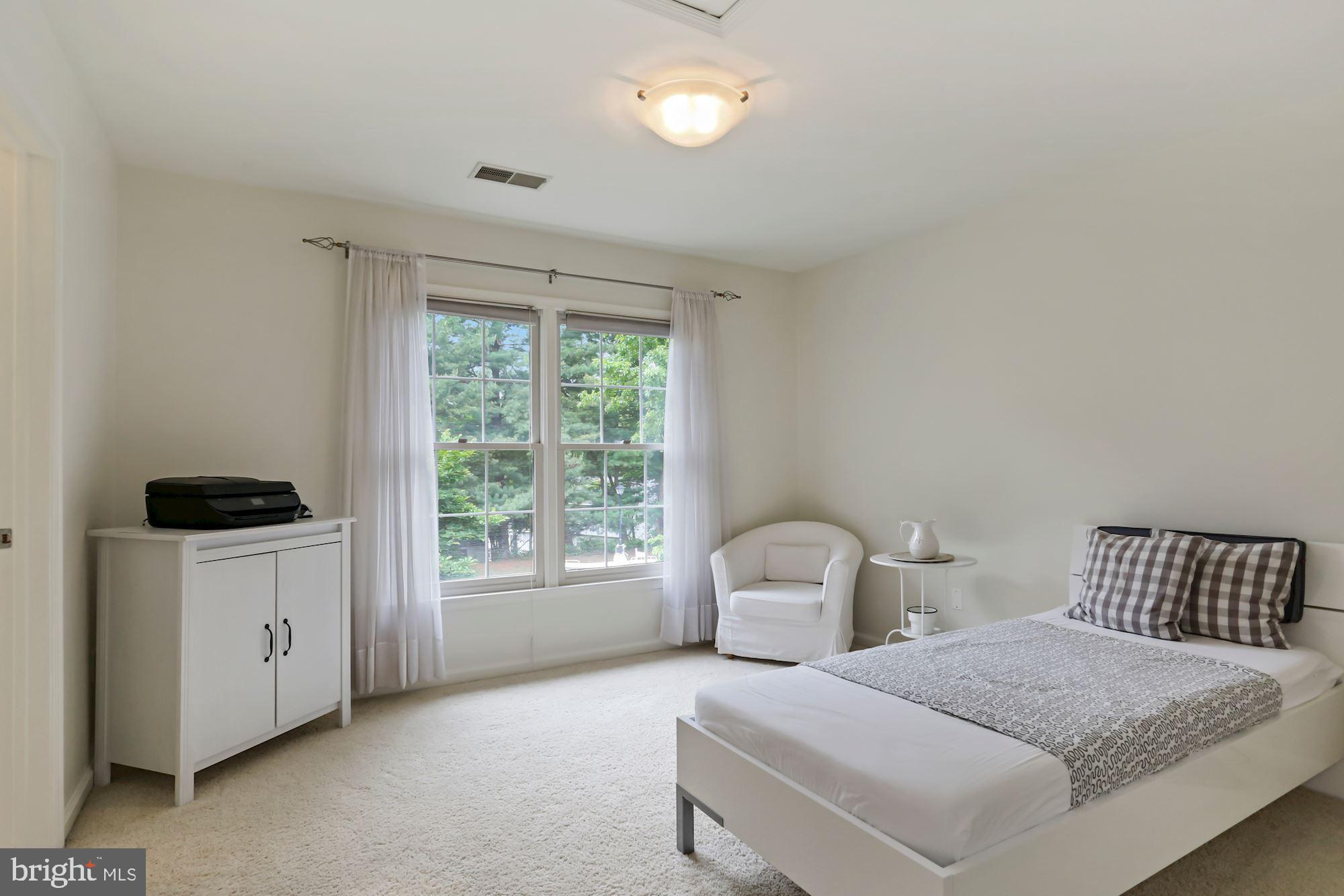 8310 Wolftrap Road Vienna, VA 22182 - Photo 18 of 32