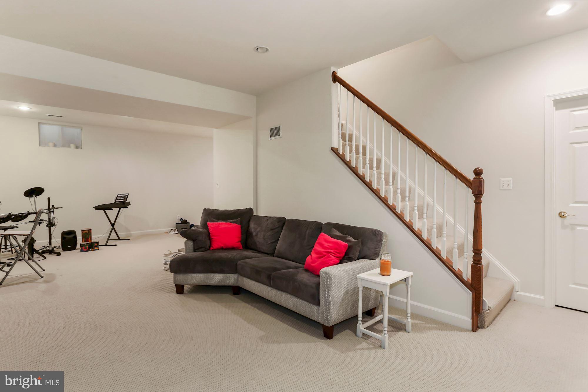 8310 Wolftrap Road Vienna, VA 22182 - Photo 25 of 32