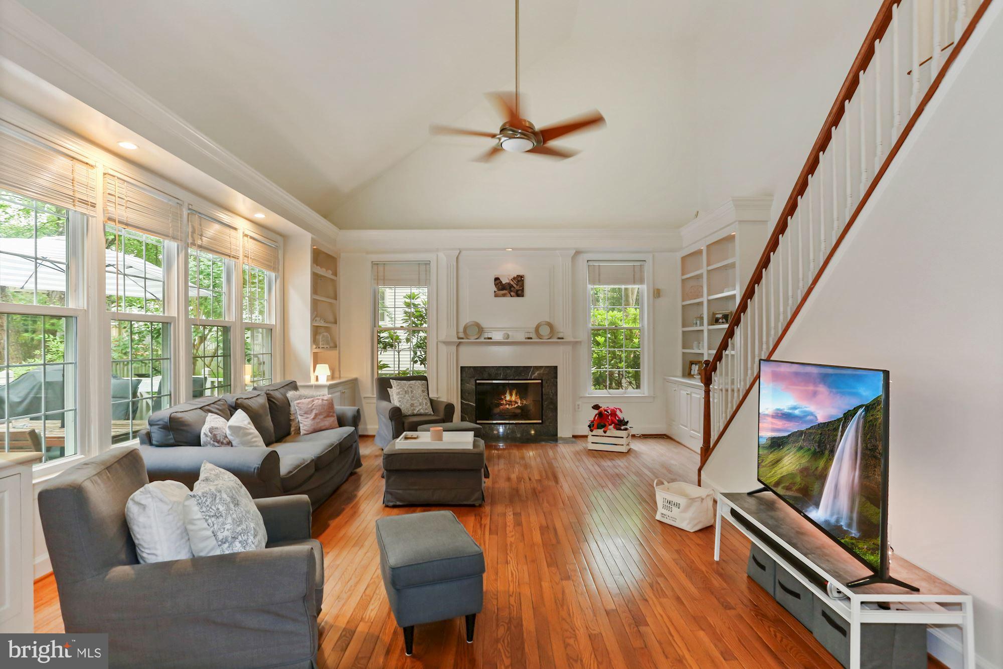 8310 Wolftrap Road Vienna, VA 22182 - Photo 6 of 32