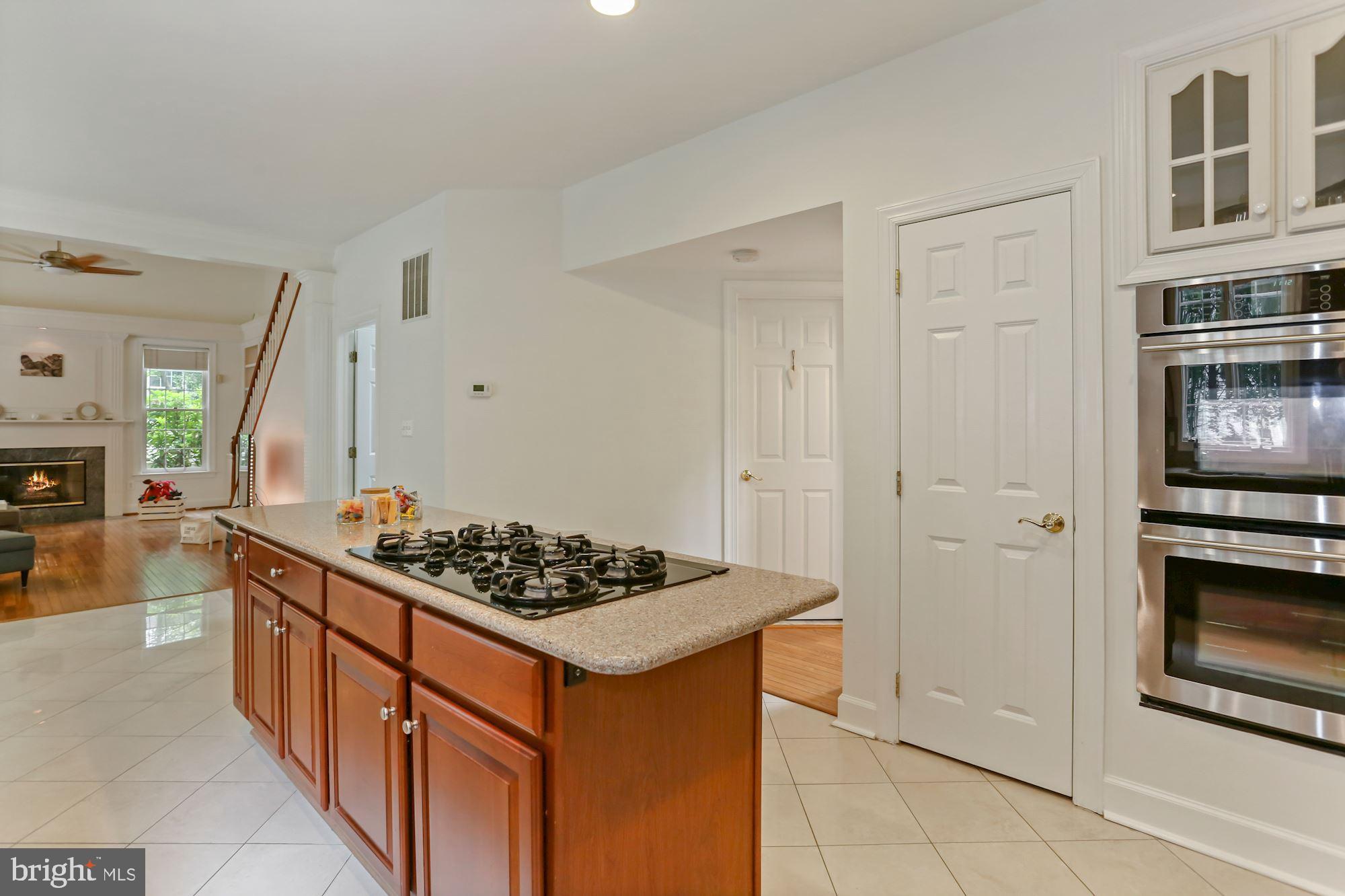 8310 Wolftrap Road Vienna, VA 22182 - Photo 10 of 32