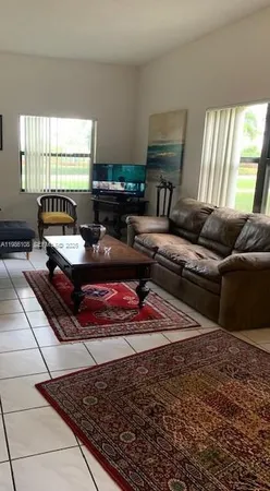 $2,895 | 513 Racquet Club Road, Unit 55, Weston, FL 33326