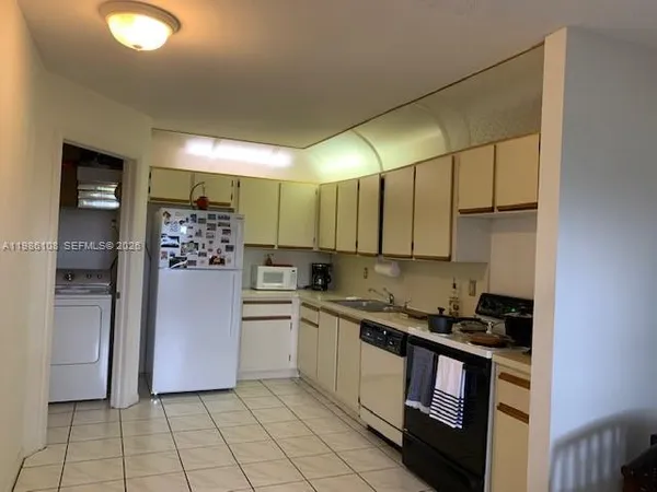$2,895 | 513 Racquet Club Road, Unit 55, Weston, FL 33326