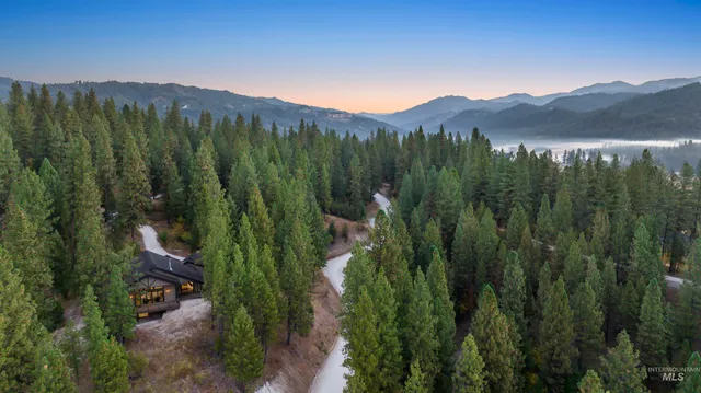 $2,275,000 | 17 Madelyn Ct Garden Valley, Garden Valley, ID 83622