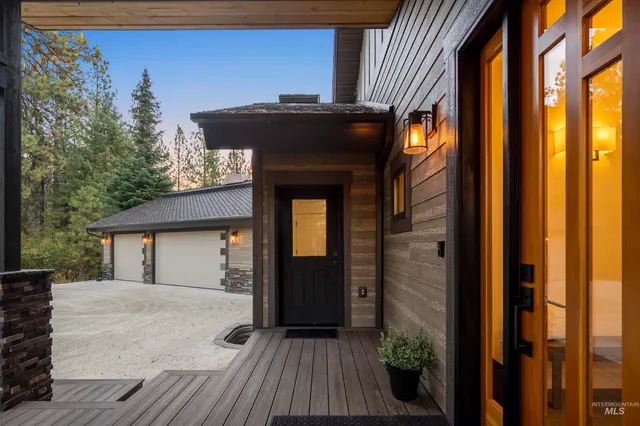 $2,275,000 | 17 Madelyn Ct Garden Valley, Garden Valley, ID 83622