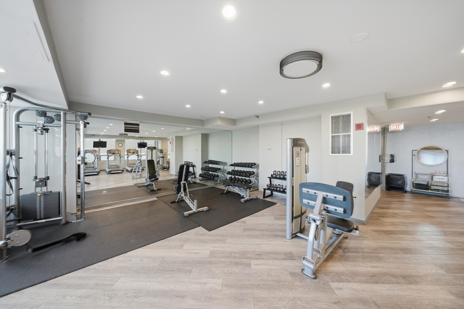 701 South Wells Street, Unit 902 Chicago, IL 60607 - Photo 12 of 20