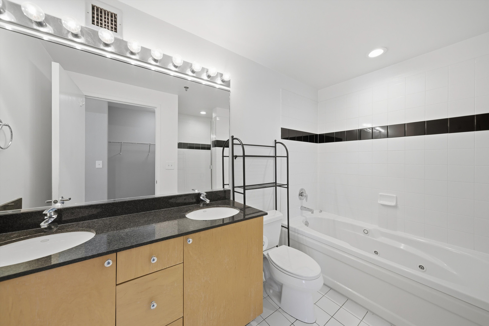 701 South Wells Street, Unit 902 Chicago, IL 60607 - Photo 10 of 20