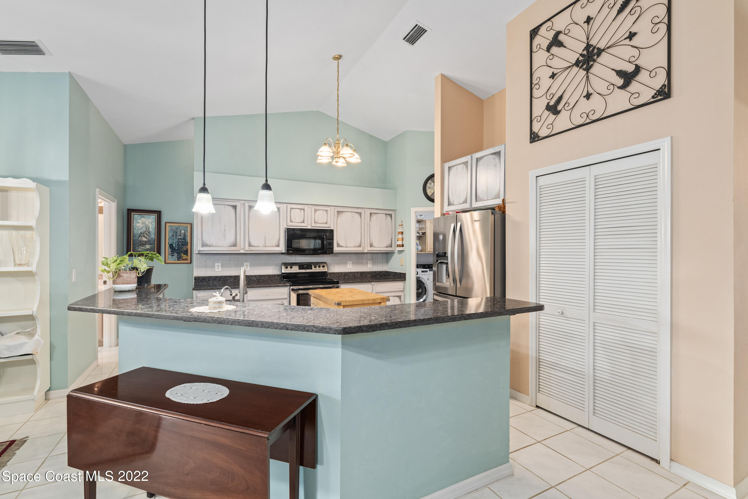 2023 Blue Ridge Avenue Melbourne, FL 32935 - Photo 3 of 27 JC7_7957