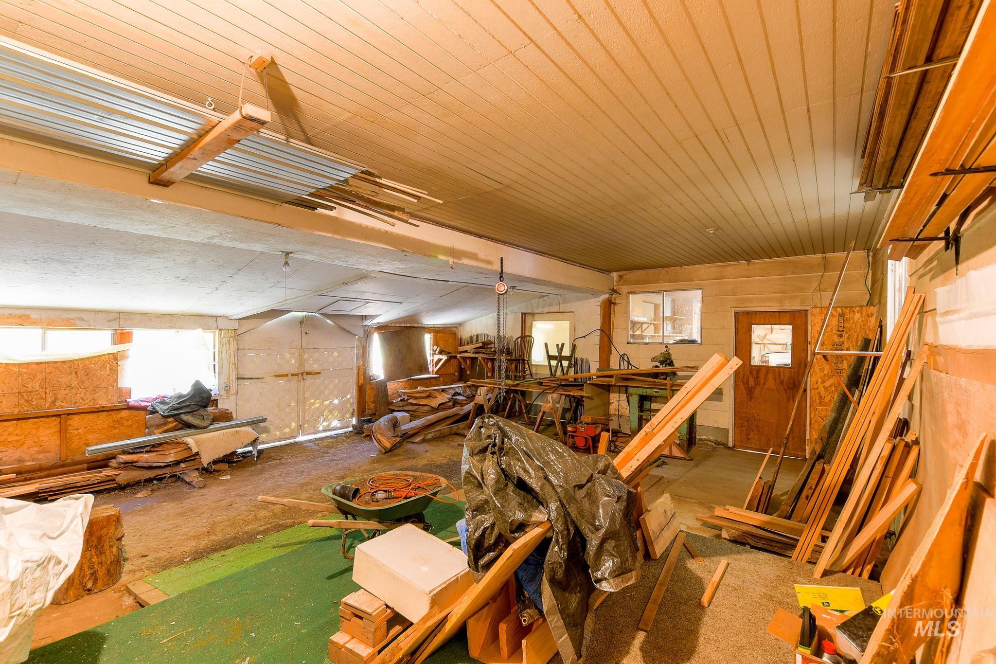 243 North Fir Street Genesee, ID 83832 - Photo 26 of 50 Miscellaneous room with a workshop area
