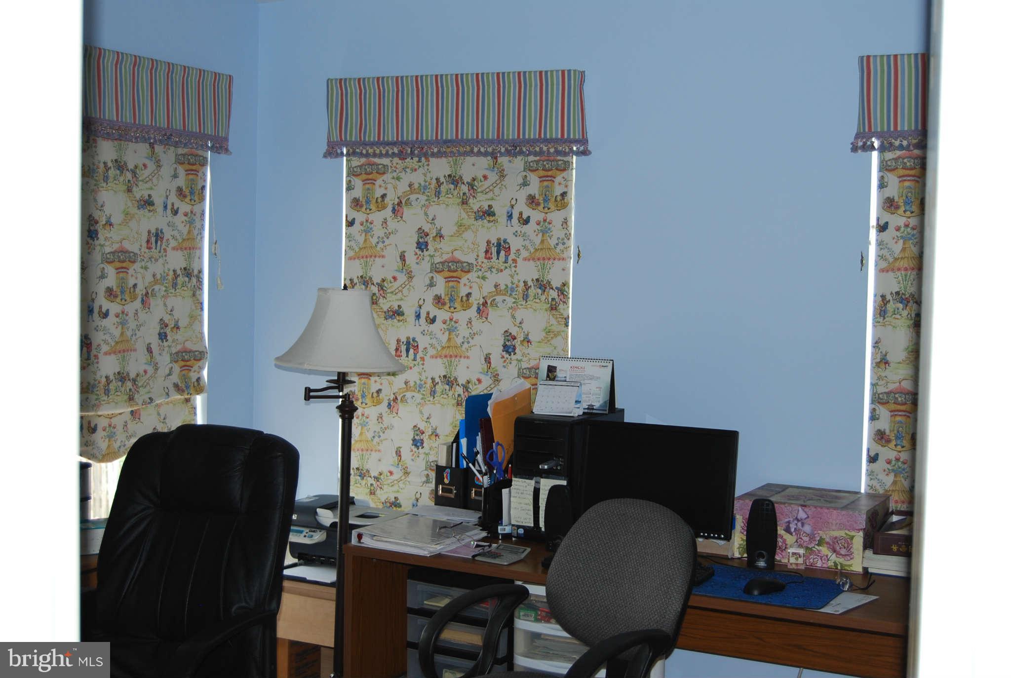 21484 Tamarack Ridge Square Sterling, VA 20164 - Photo 10 of 15 Second Bedroom