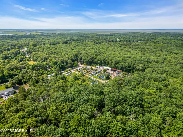 $800,000 | 15 Oak Lane, Tuckerton, NJ 08087