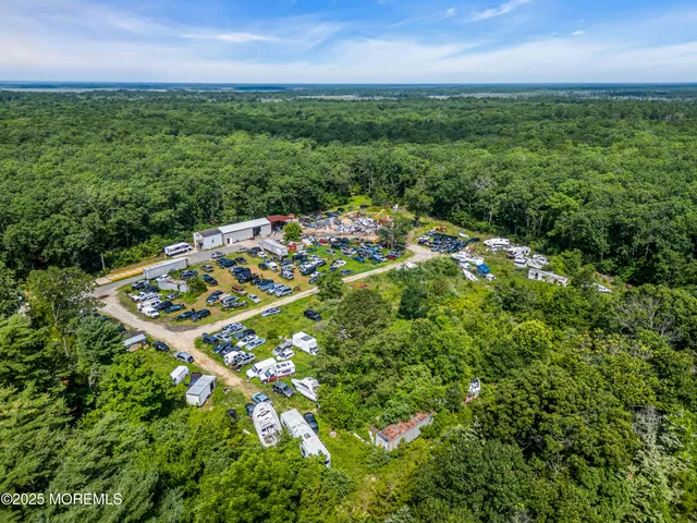 $800,000 | 15 Oak Lane, Tuckerton, NJ 08087