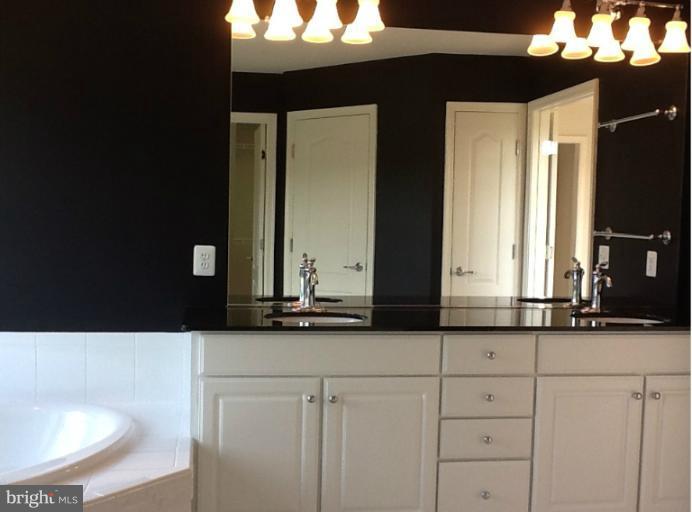 18719 Wickham Road Olney, MD 20832 - Photo 15 of 29 Bath (Master)