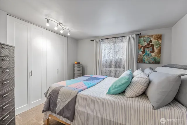 $175,000 | 12434 Ambaum Boulevard Southwest, Unit 114, Burien, WA 98146