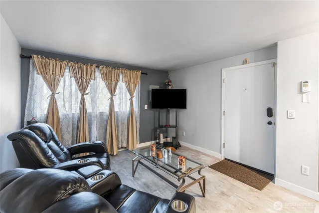 $175,000 | 12434 Ambaum Boulevard Southwest, Unit 114, Burien, WA 98146