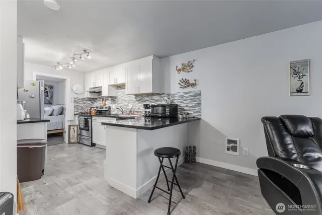 $175,000 | 12434 Ambaum Boulevard Southwest, Unit 114, Burien, WA 98146