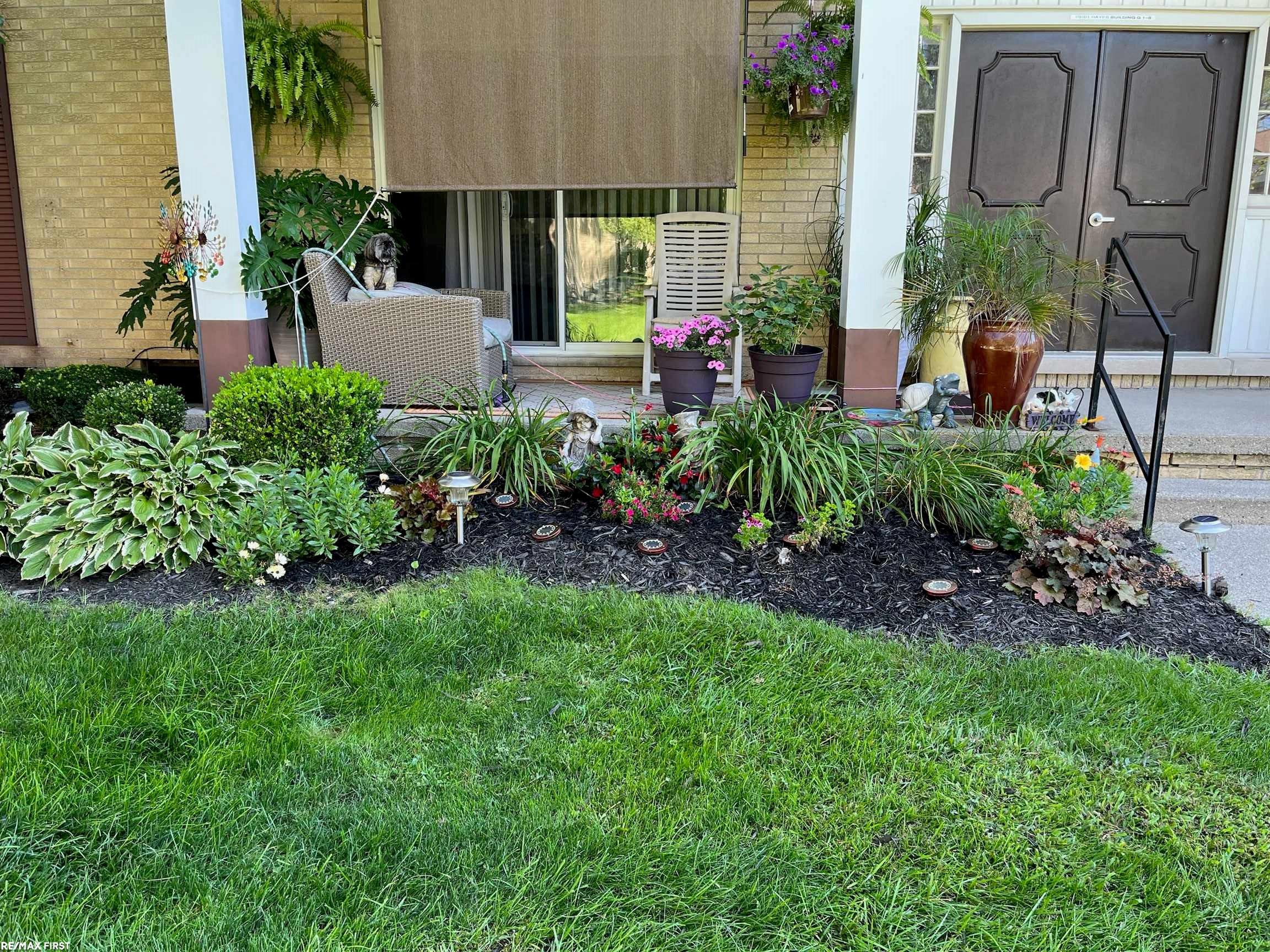29201 Hayes Road, Unit G4 Warren, MI 48088 - Photo 14 of 21 Summer day view