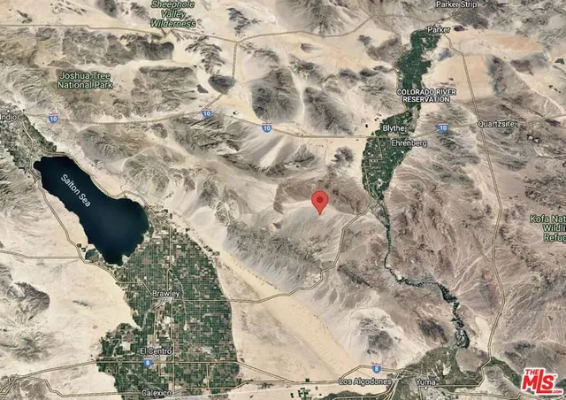 a view of backyard of the house