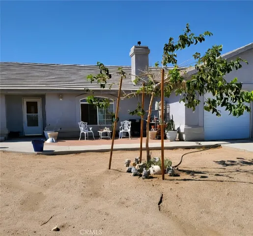 a view of a house with basketball court