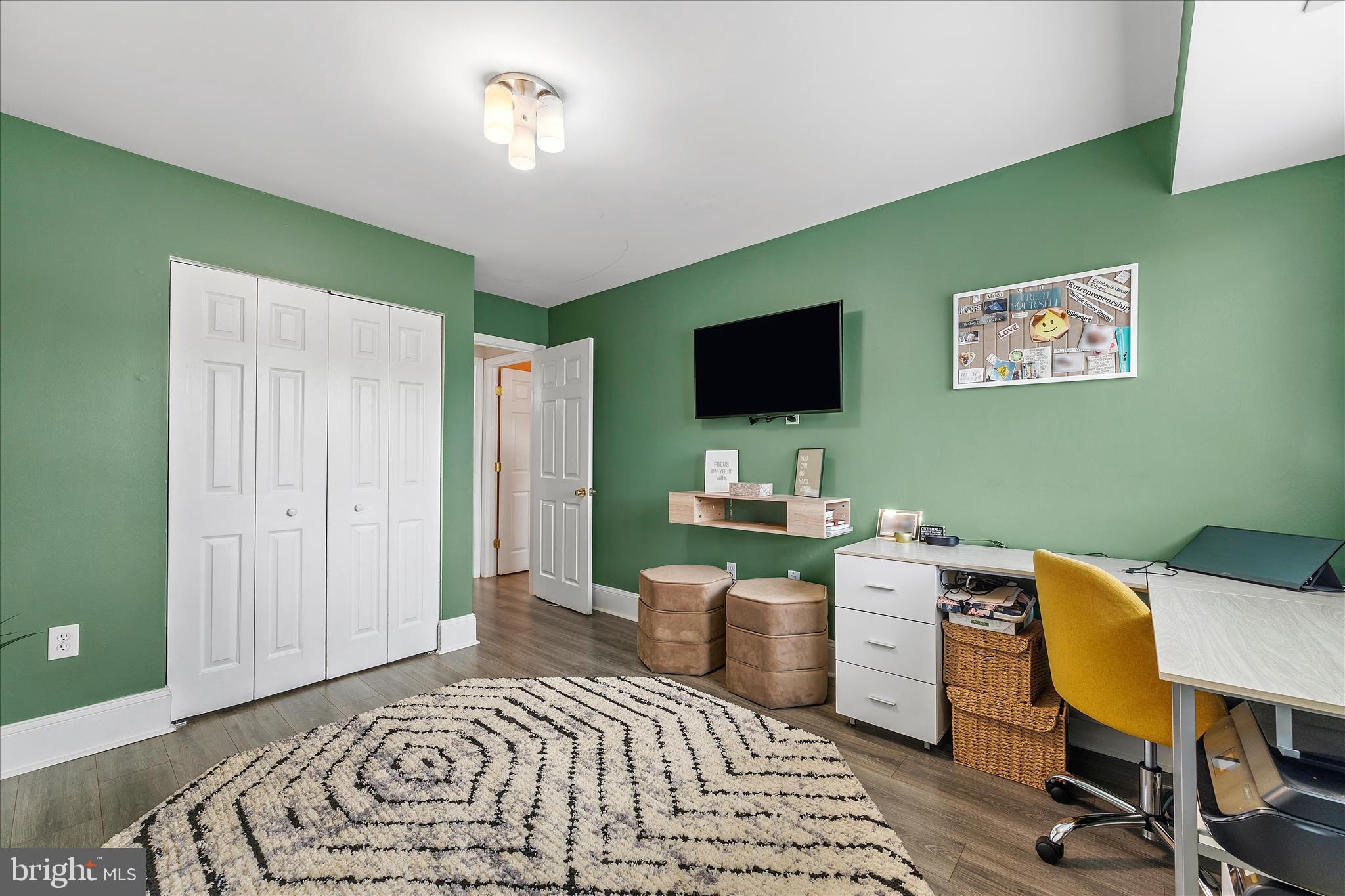 11334 Cherry Hill Road, Unit 2J20 Beltsville, MD 20705 - Photo 18 of 39 a bedroom with a workspace