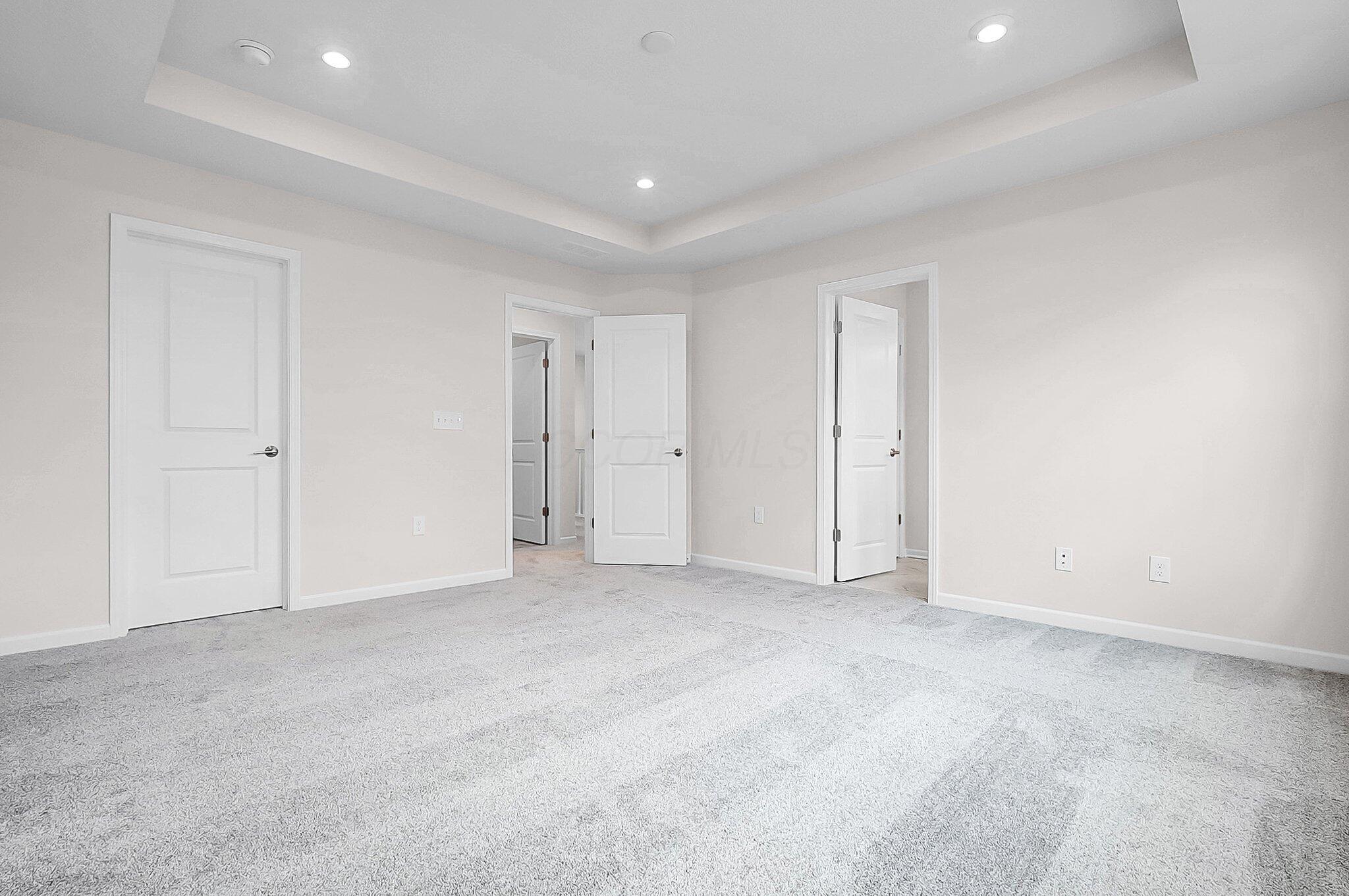 6582 Wheatly Road, Unit 601 New Albany, OH 43054 - Photo 17 of 33 Baster bedroom with tray ceiling