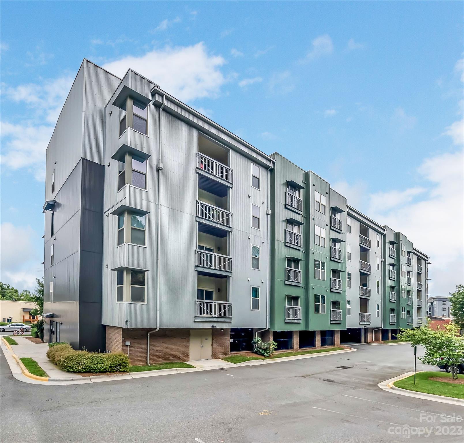630 Calvert Street, Unit 307 Charlotte, NC 28208 - Photo 19 of 27 a front view of a building with garden