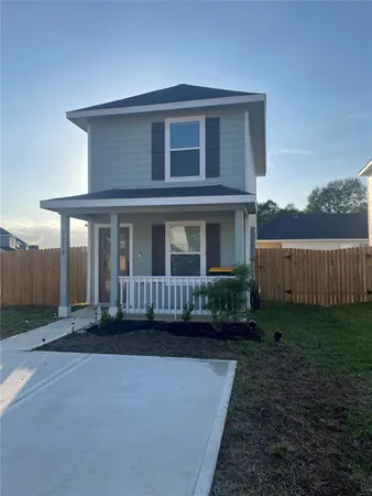 $1,300 | 9718 Marie Vlg Court, Conroe, TX 77306