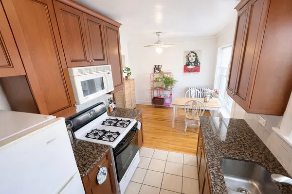 $1,650 | 2044 West Farragut Avenue, Unit 3N, Chicago, IL 60625