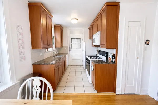$1,650 | 2044 West Farragut Avenue, Unit 3N, Chicago, IL 60625