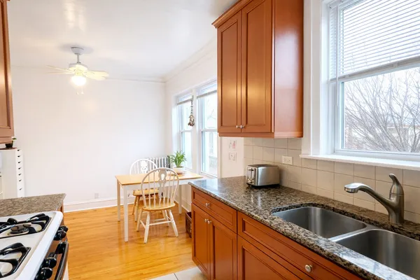 $1,650 | 2044 West Farragut Avenue, Unit 3N, Chicago, IL 60625