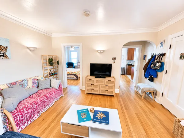 $1,650 | 2044 West Farragut Avenue, Unit 3N, Chicago, IL 60625