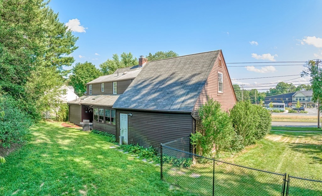 226 Maple Road Longmeadow, MA 01106 - Photo 3 of 31
