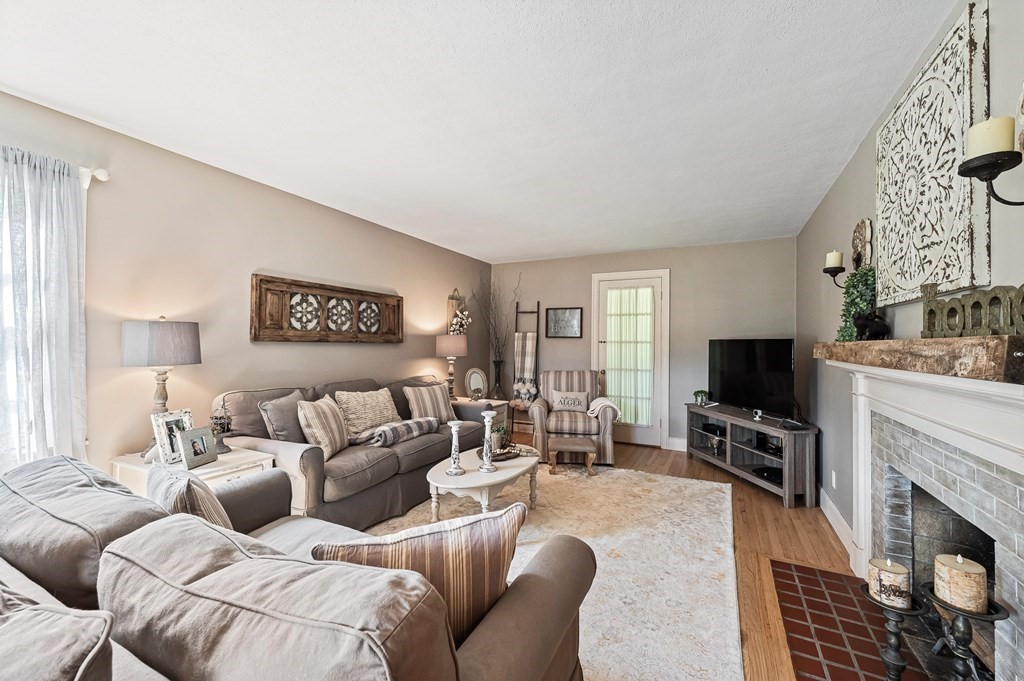 226 Maple Road Longmeadow, MA 01106 - Photo 4 of 31