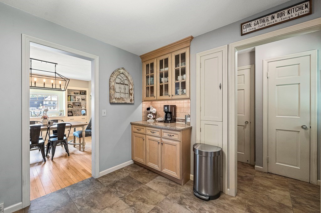 226 Maple Road Longmeadow, MA 01106 - Photo 10 of 31