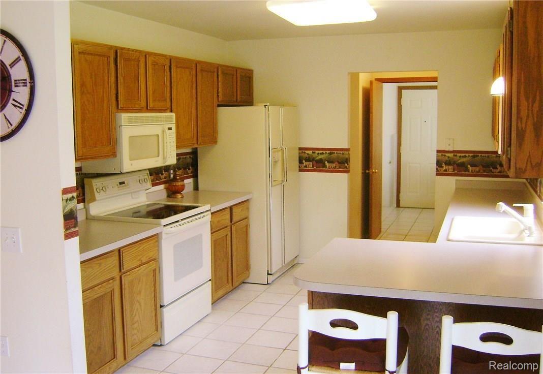 4588 Granger Road Oxford, MI 48371 - Photo 7 of 32 DSC02852.JPG