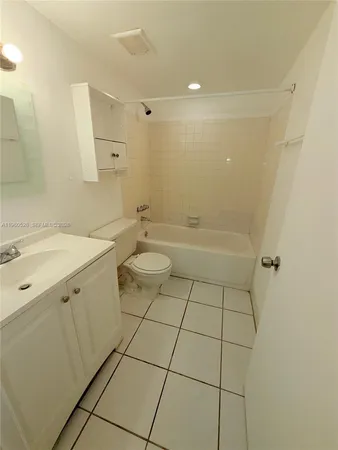$1,950 | 5755 West 20th Avenue, Unit 209, Hialeah, FL 33012