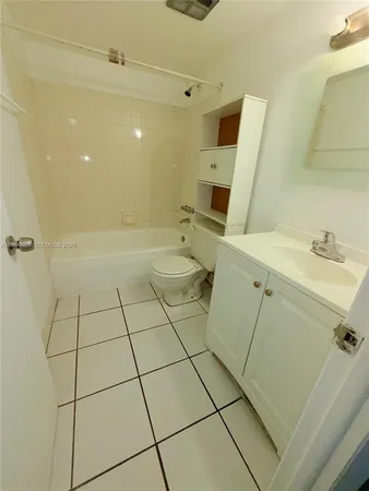 $1,950 | 5755 West 20th Avenue, Unit 209, Hialeah, FL 33012