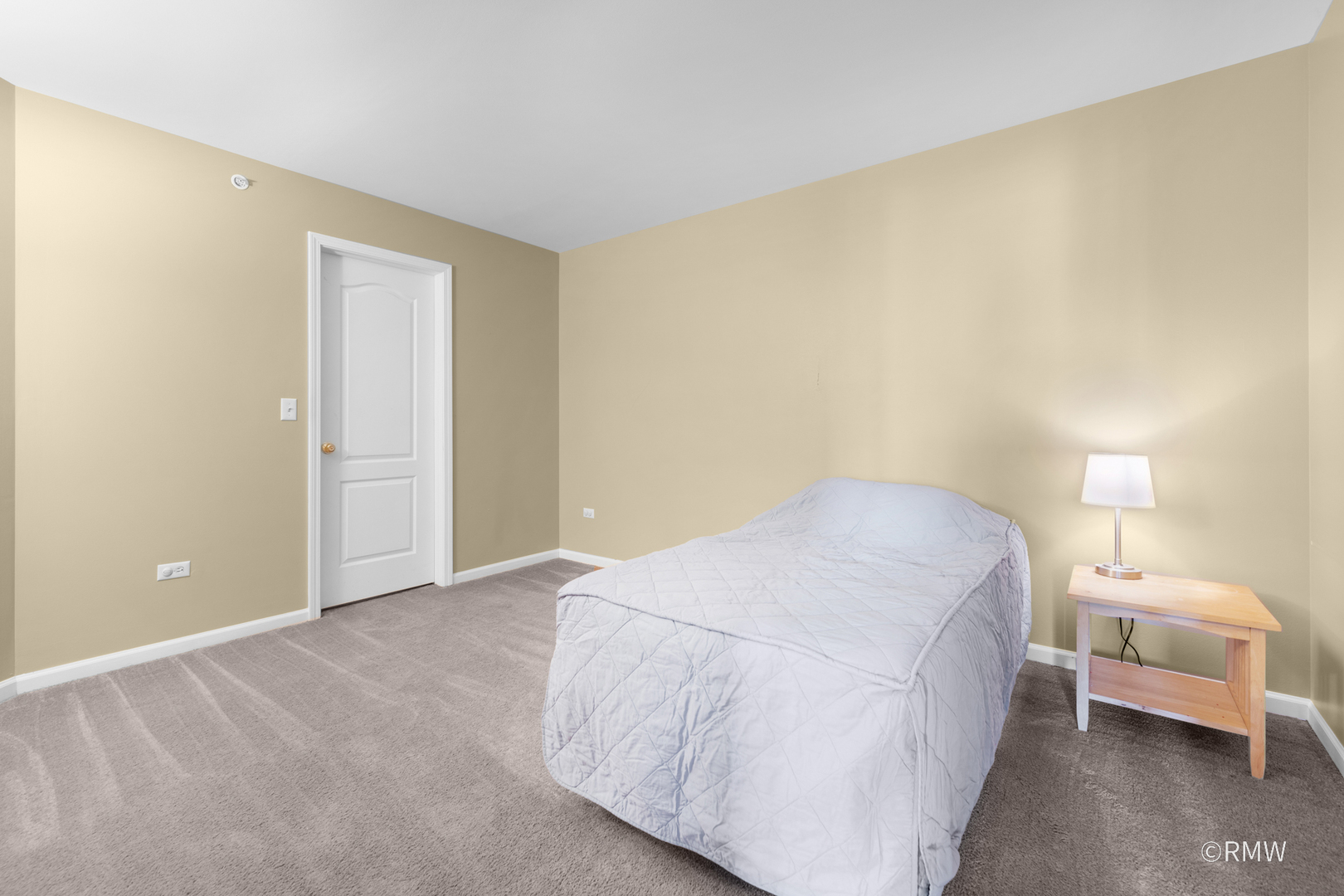 1259 West Lake Street, Unit 304 Addison, IL 60101 - Photo 23 of 43 a bedroom with a bed and lamp